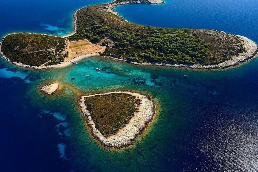 Full Day Private Boat Tour to Blue Cave, Budikovac, Hvar and Pakleni Islands