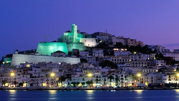 Descripción de Ibiza bei Nacht + Altstadt Descripción de Ibiza bei Nacht + Altstadt