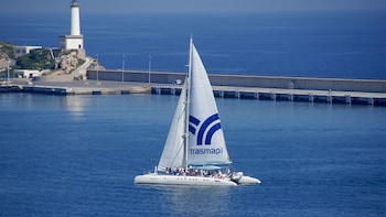 Full-Day Catamaran Cruise to Illetas Beach with Lunch