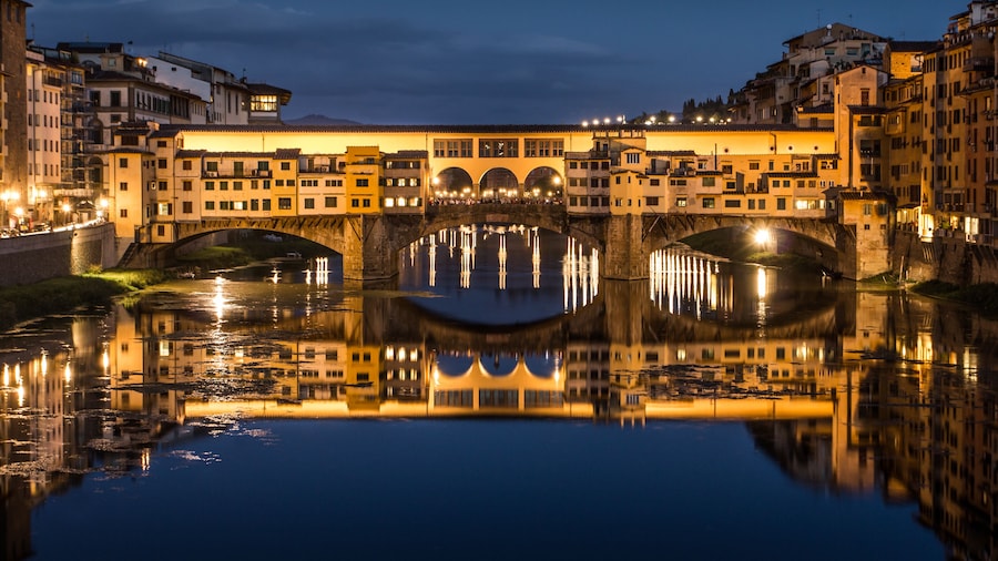Florence: Evening Guided Walking Tour of Mystery, Scandal, and Secrets