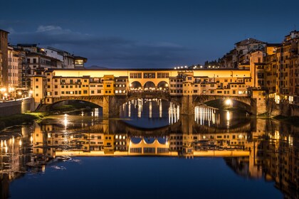Florencia: visita guiada nocturna a pie por el misterio, el escándalo y los...