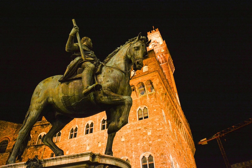Florence: Evening Guided Walking Tour of Mystery, Scandal, and Secrets