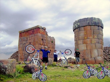 Tour de aventura en bicicleta por Sillustani