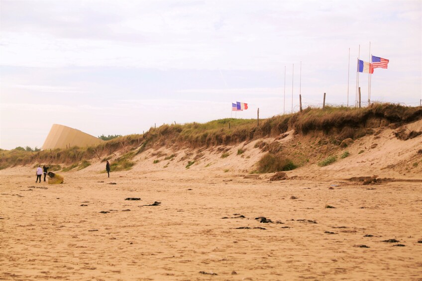 Charger l’élément 3 sur 10. Normandy D-Day Beaches Day Trip with Lunch & Cider Tasting