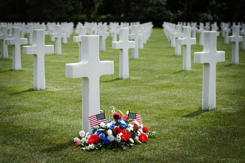 From Paris: Normandy D-Day Beaches & American Cemetary with Lunch