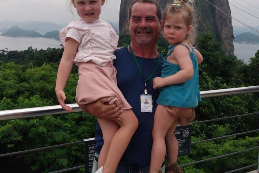 Cute kids from Belgium with Sugar Loaf behind. 