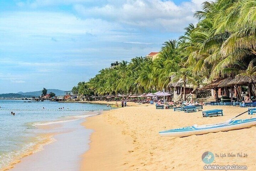 Beach in Cham Island