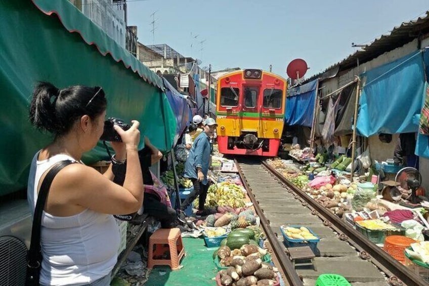 Maeklong Railway Market 