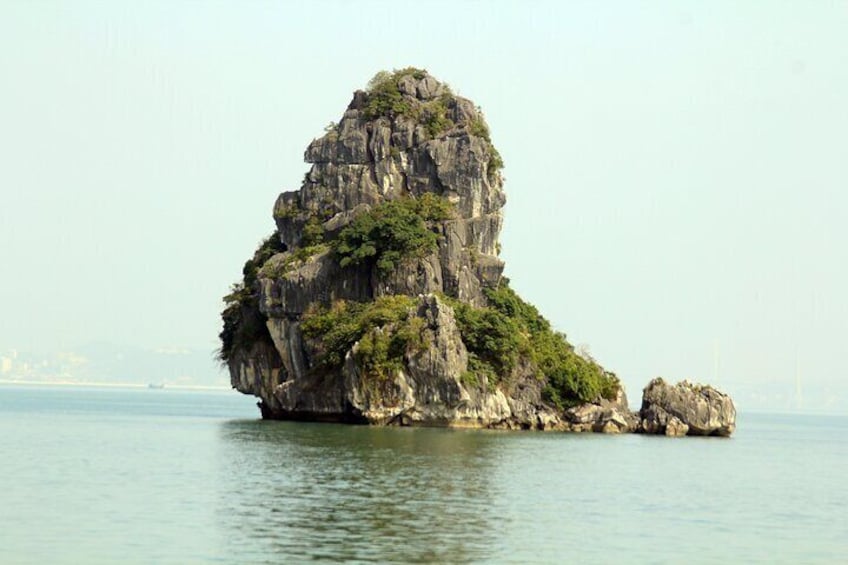 Halong bay - Lonely islet