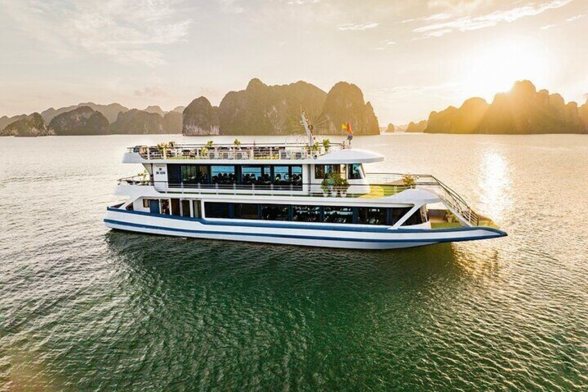 Halong bay luxury cruise Day trip