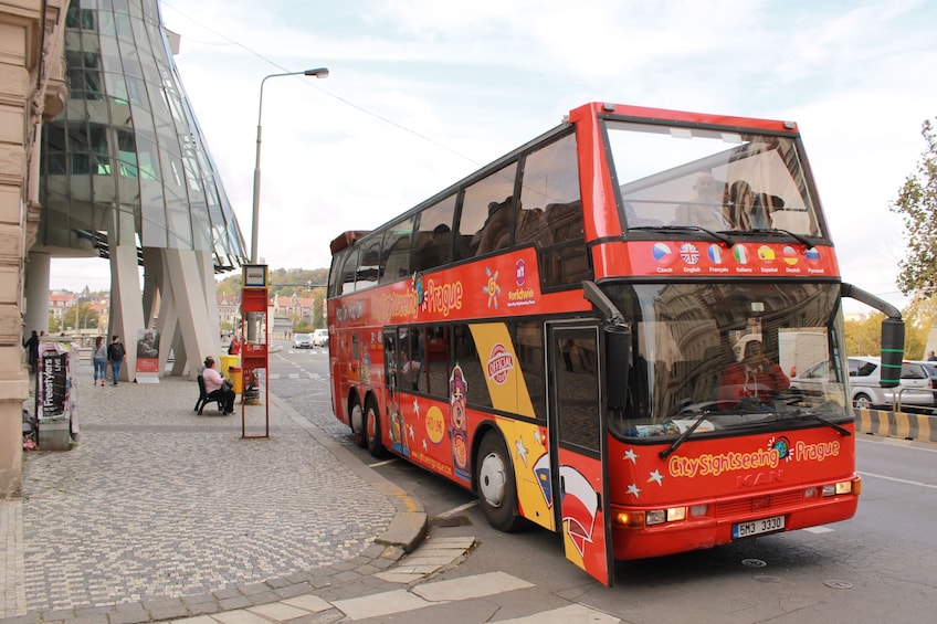 Prague Hop-On Hop-Off Bus & Optional Boat Tour  