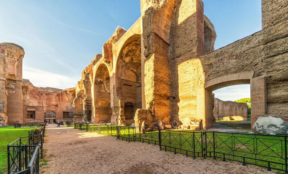 3h Hi Bike Tour with Baths of Caracalla Virtual Reality 