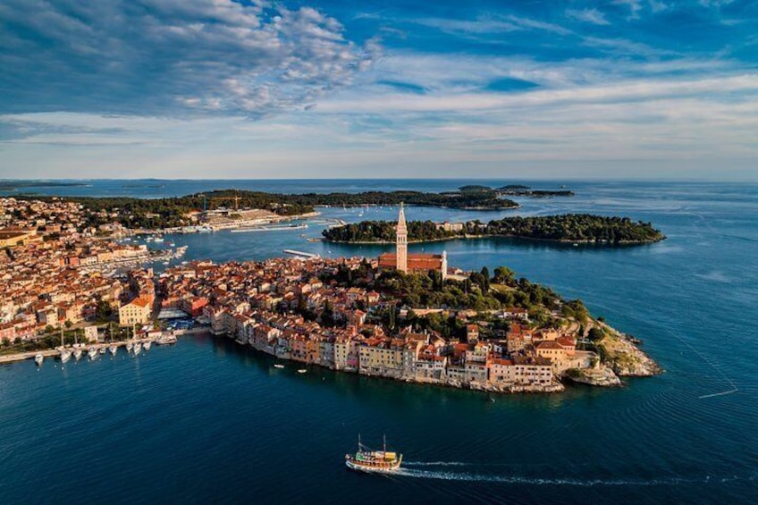 Private Day Trip to Rovinj with wine tasting included from Pula