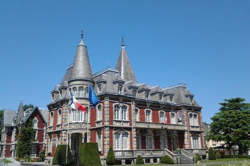 Lourdes city hall