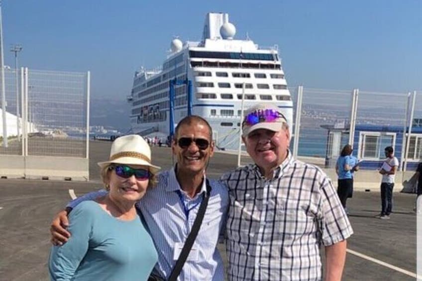 Hamid with his clients from the SEABOURN creuser at Tangier port 