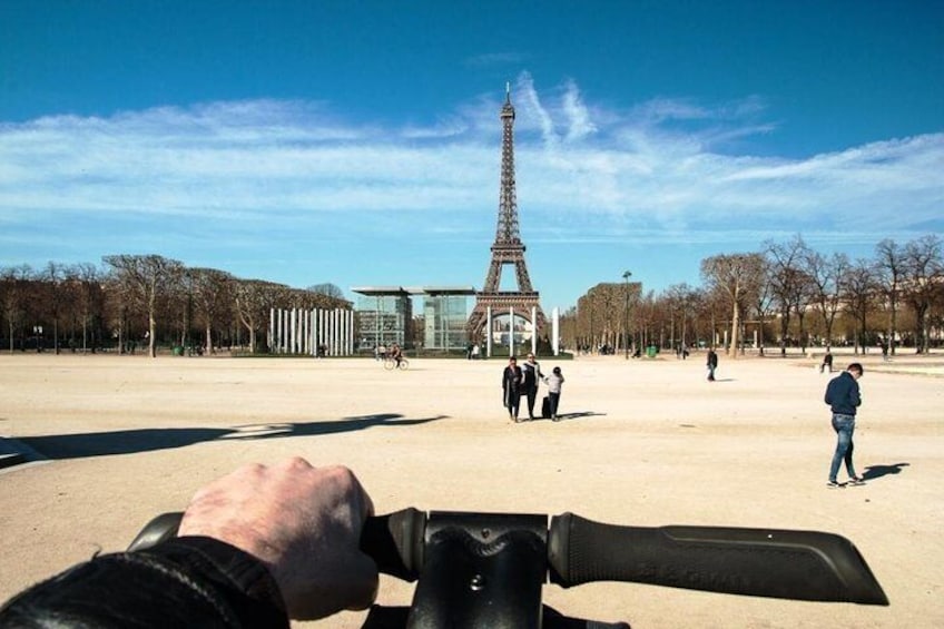 Discover Paris differently aboard our Segway!