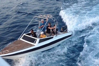 Paseo privado en lancha motora con esnórquel con delfines - Hurghada
