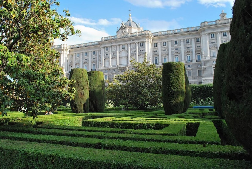 Madrid Royal Palace Guided Tour (tickets included)