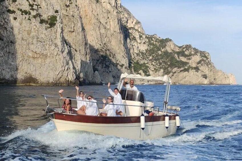 Private tour in a typical Capri boat