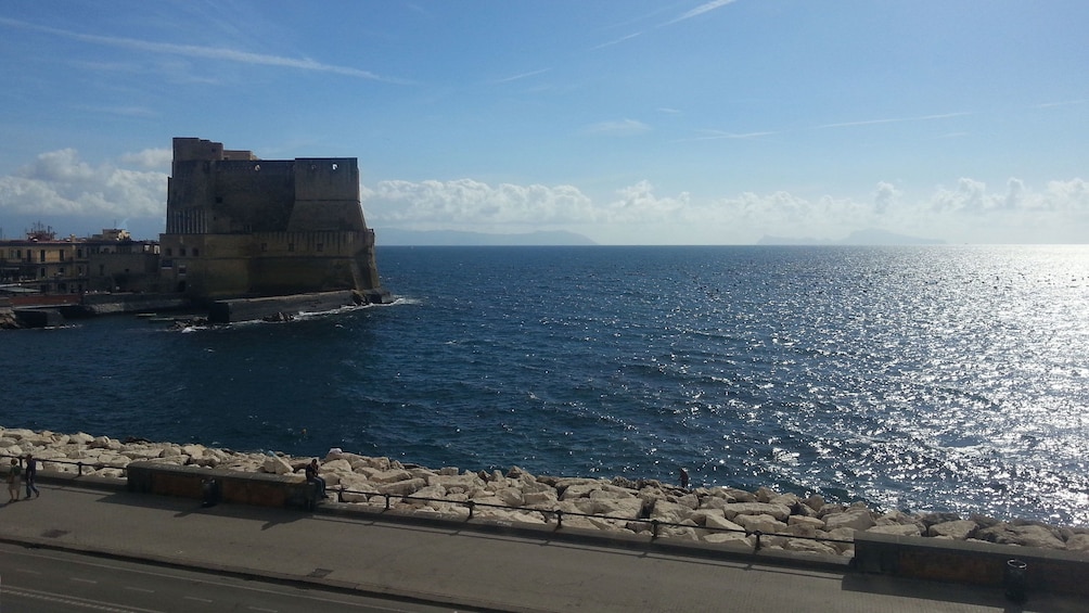 Foto 5 van 5. Seaside ruins and sidewalk in Italy