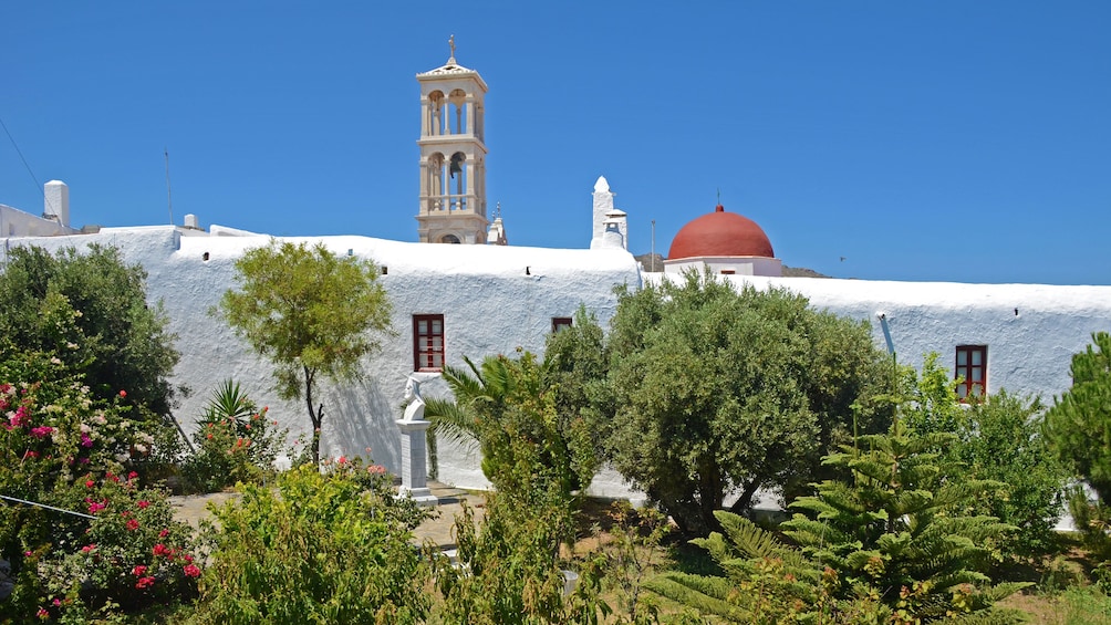 Gardens and whitewashed buildings in Mykonos