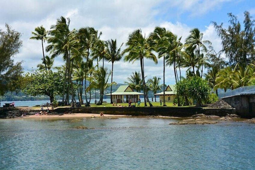 Historic Hilo Bay and Coconut Island Guided Kayak Adventure