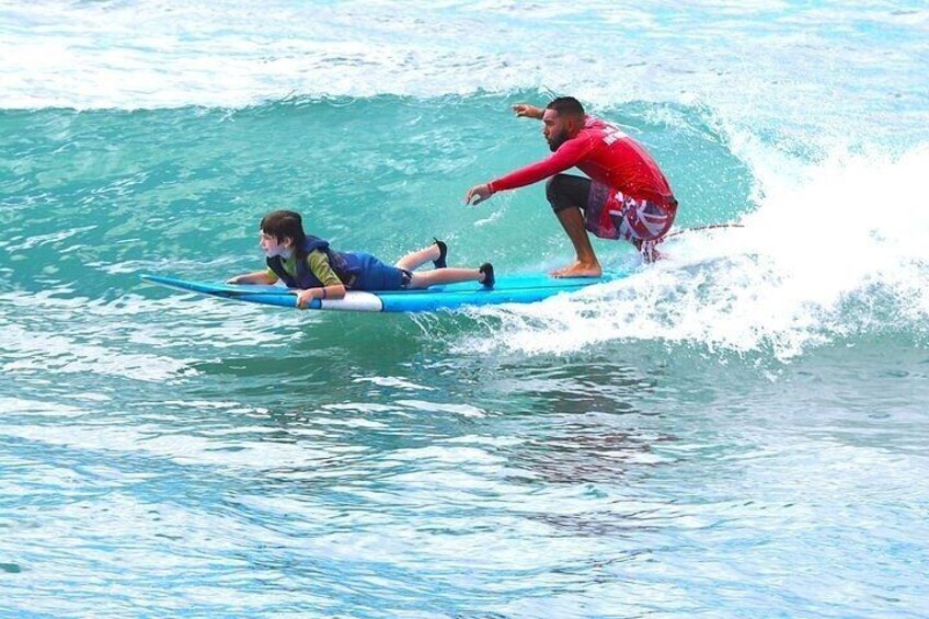 Surf HNL: Ala Moana Surf Lessons with Round-trip Transport
