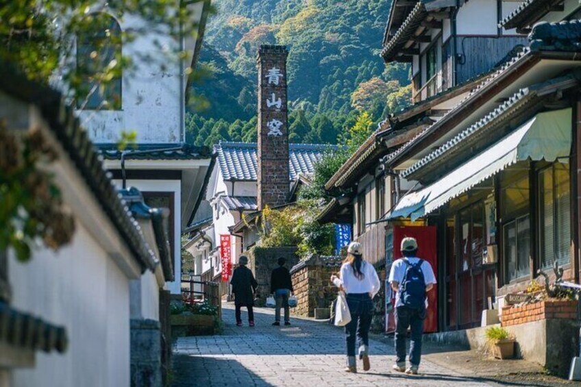 < Imari ware >
Okawachiyama
Village,
Otsu-1848
Okawachicho,
Imari, Saga