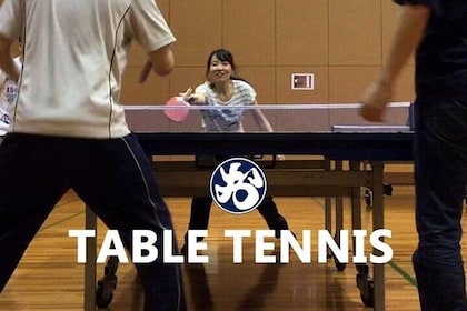 在大阪與當地選手一起打乒乓球！