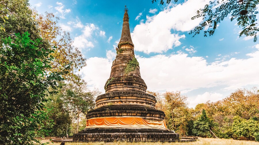 Doi Suthep and Wat Pha Lat Sunrise Small Group Tour