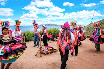 2-Day Tour Lake Titicaca: Uros, Amantani & Taquile