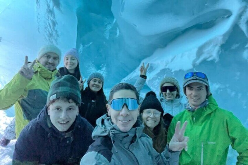  Small group Trekking to Vinciguerra Glacier and Témpanos Lagoon 