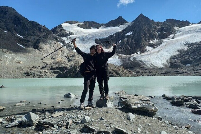 Small group Trekking to Vinciguerra Glacier and Témpanos Lagoon