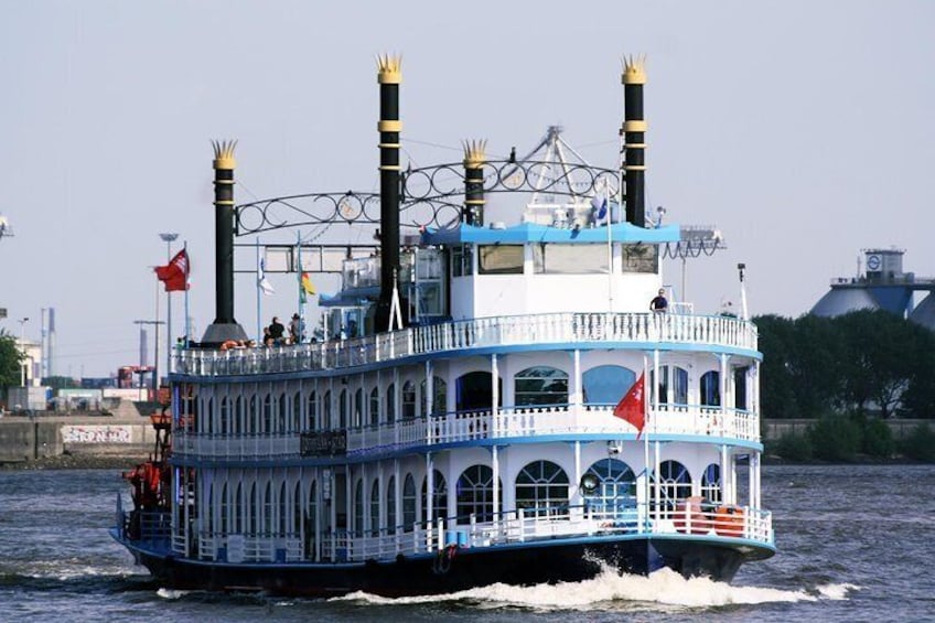 Harbor cruise on the beautiful Elbe