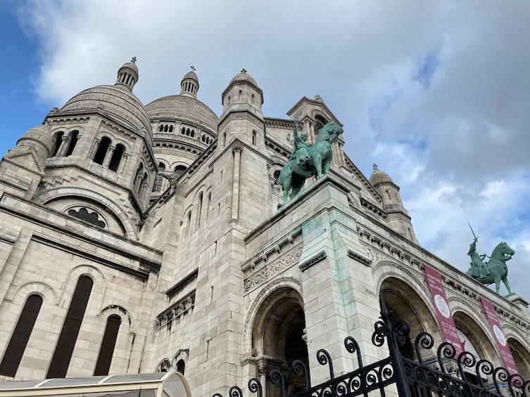 Paris: Montmartre Semi Private Walking Tour