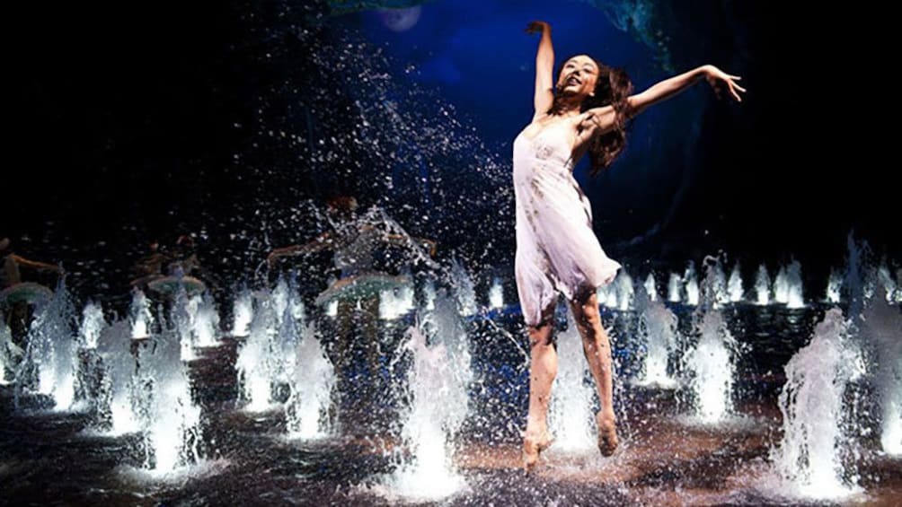 Tampilkan item 1 dari 5. woman dancing amidst many water fountains.