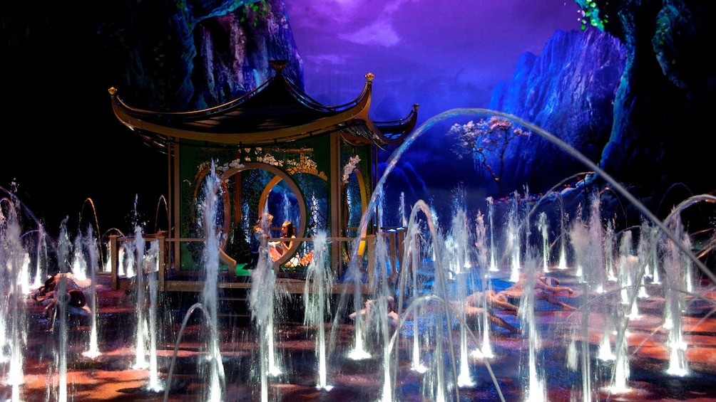 Tampilkan item 3 dari 5. many water fountains spouting water surrounding performers