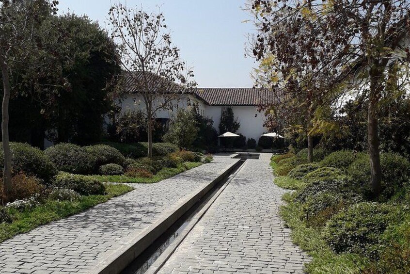 Paseo , história y degustación de vinos en la Viña Santa Carolina.