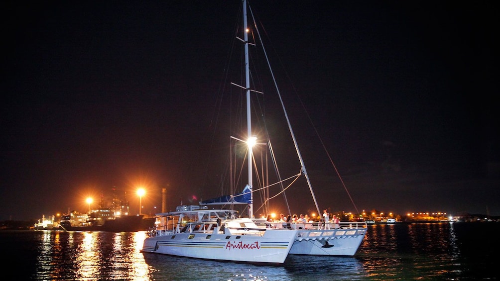 Tampilkan item 3 dari 5. Night view of the dock in Bali Hai