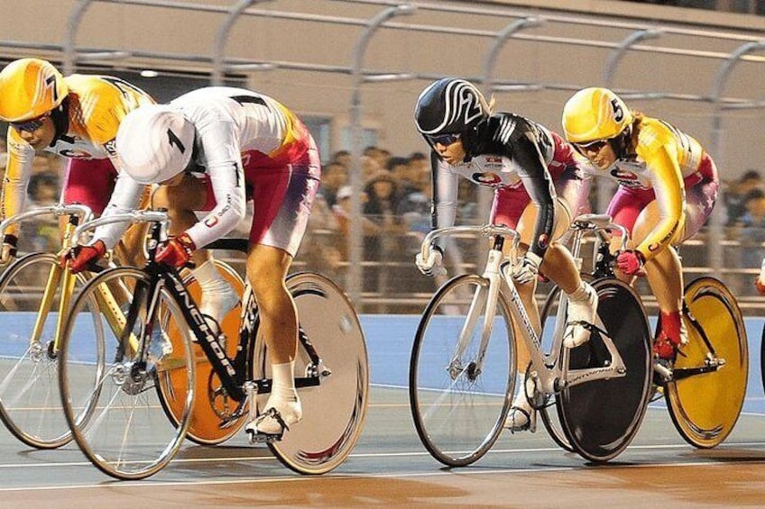 Women's bicycle race