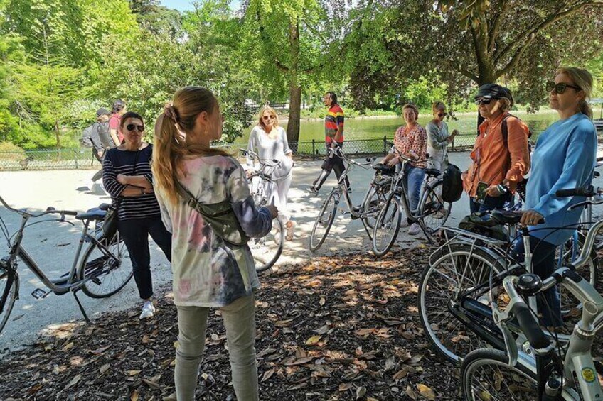 Bordeaux tourist excursion by bike "Burdigala over time"