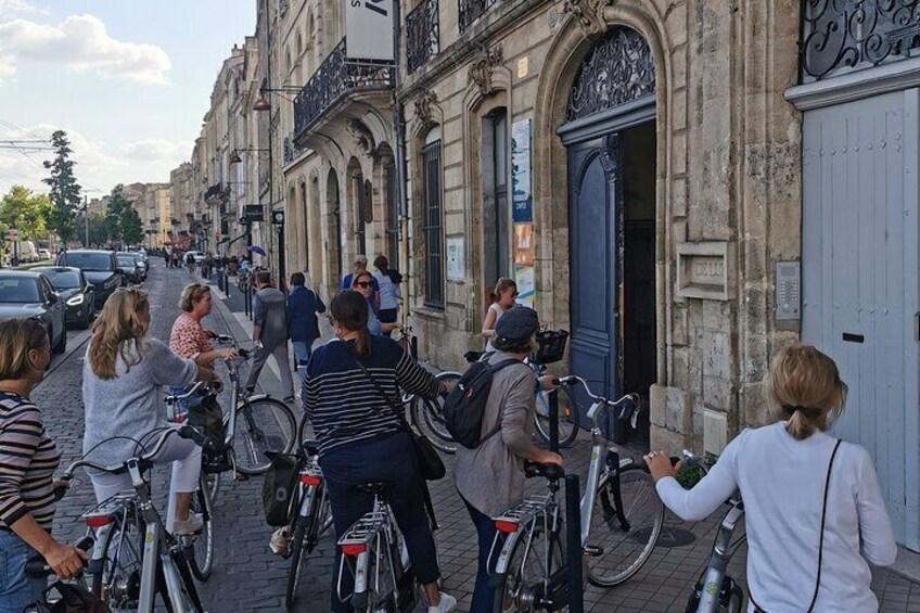 Bordeaux tourist excursion by bike "Burdigala over time"