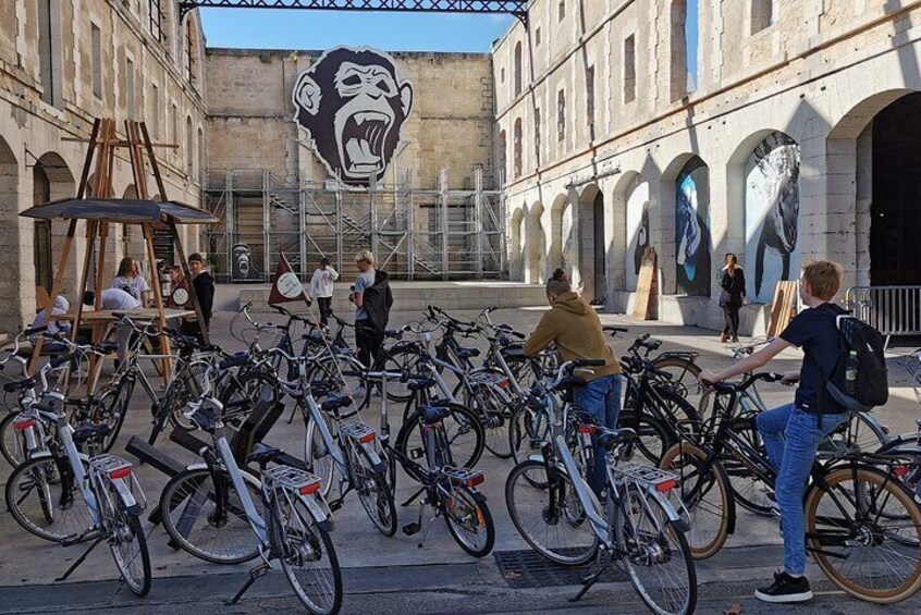 Bordeaux tourist excursion by bike "Burdigala over time"