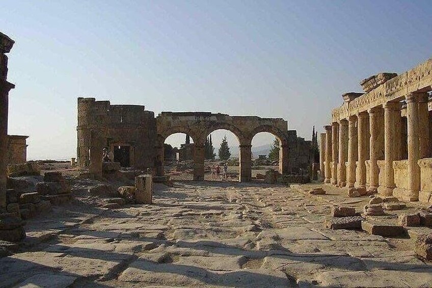 Hierapolis Collanade