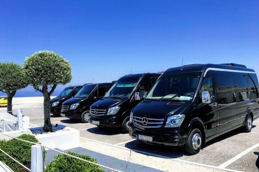 Small Group Tour: Half-Day Santorini Highlights & Wine Tasting