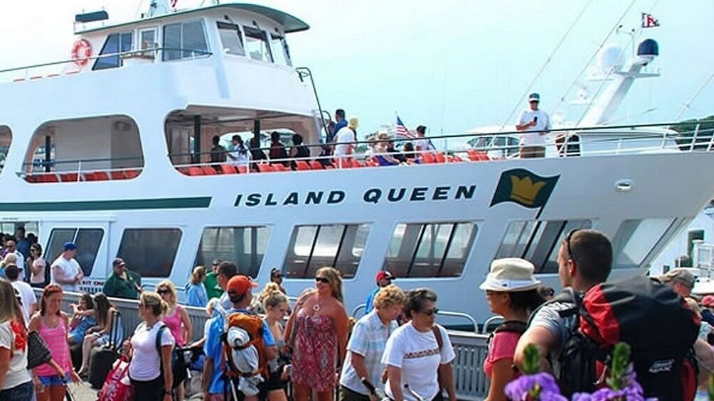 Boston to Martha's Vineyard with Optional Island Tour