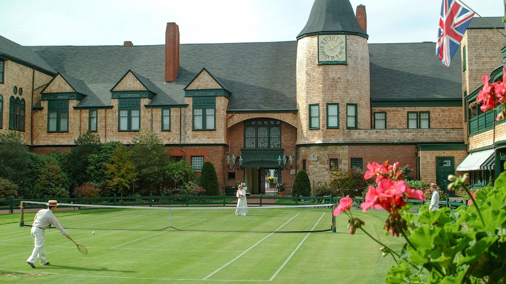 Tennis court on tour in Newport