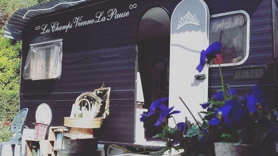 °° Unique in Nord Pas De Calais, the tea room caravan! Property of the small flea market LCV °°