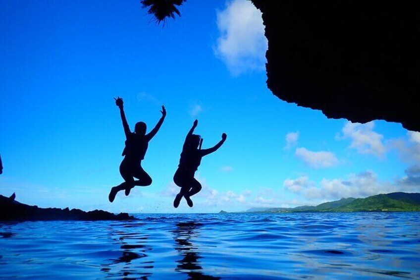 [Ishigaki] SUP/Canoe tour at Kabira Bay+ Snorkeling tour at Ishigaki-Blue Cave