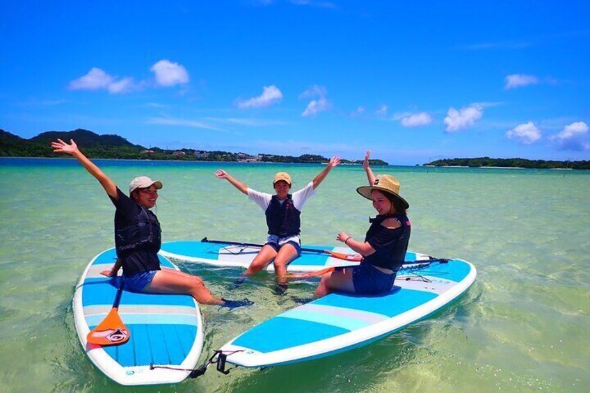 [Ishigaki] SUP/Canoe tour at Kabira Bay+ Snorkeling tour at Ishigaki-Blue Cave